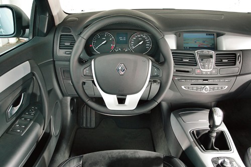 Renault Laguna &amp; Ford Mondeo - Klasa średnia w dużym formacie