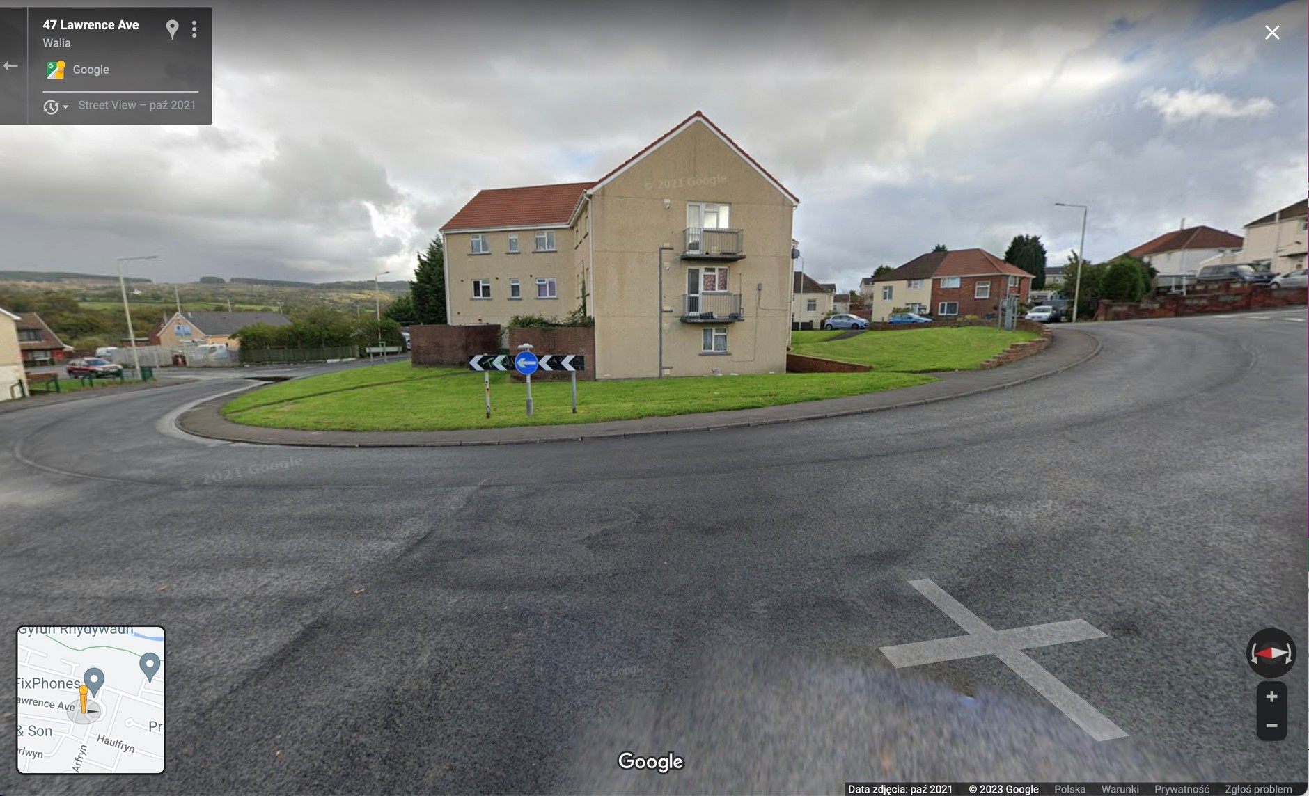 Dom na środku ronda w PenyWaun