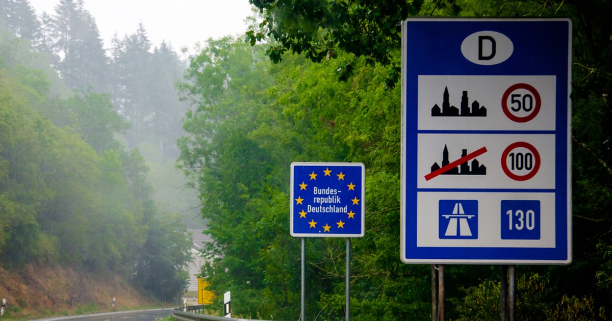 Na niemieckich autostradach i drogach nie ma limitów prędkości. Choć przepisy sugerują, aby nie jechać ponad 130 km na godz.