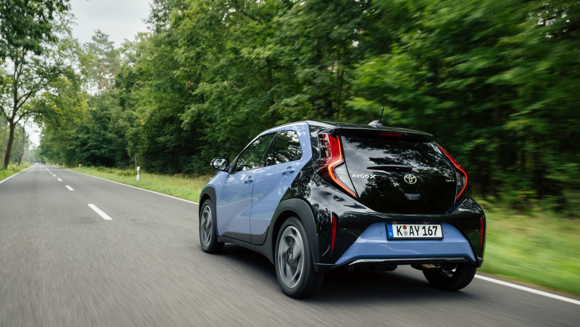 Hybrydowa Toyota Aygo X pozbyła się największej bolączki poprzednika (braku mocy)