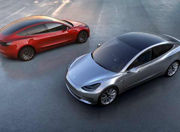 Tesla Model 3 kosztuje w Polsce niecałe 200 tys. zł