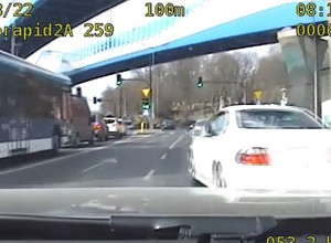 Wjechał rozpędzonym autem tuż przed nieoznakowany radiowóz. Gorzko pożałował [WIDEO]