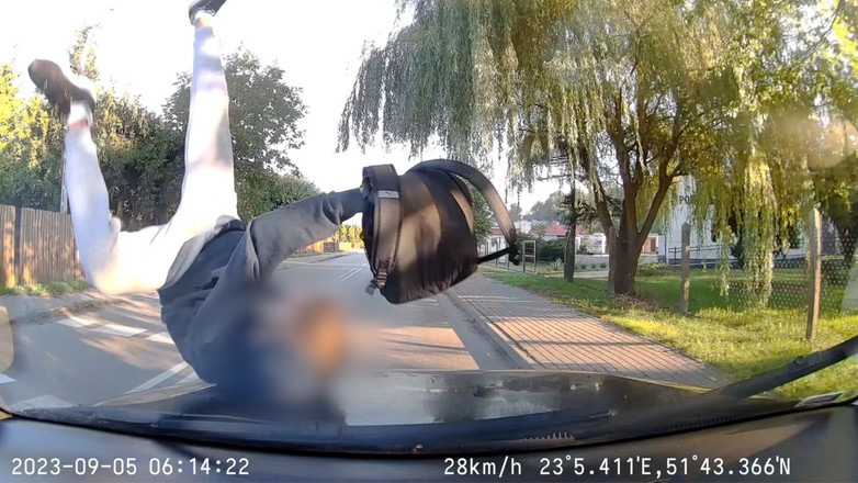 Pieszy nie wykazał należytej uwagi