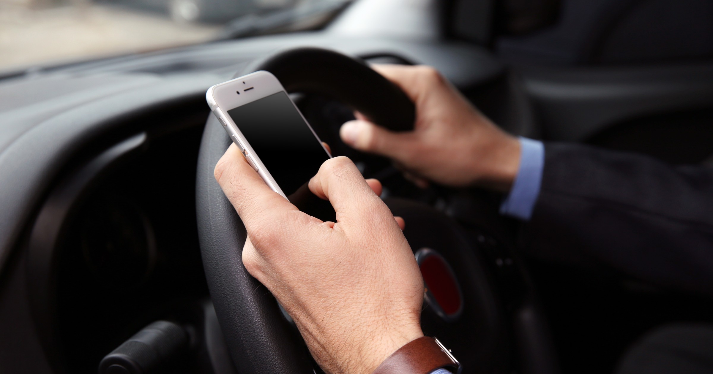 Belgia chce ograniczyć możliwość używania smartfonów i tabletów podczas prowadzenia samochodu