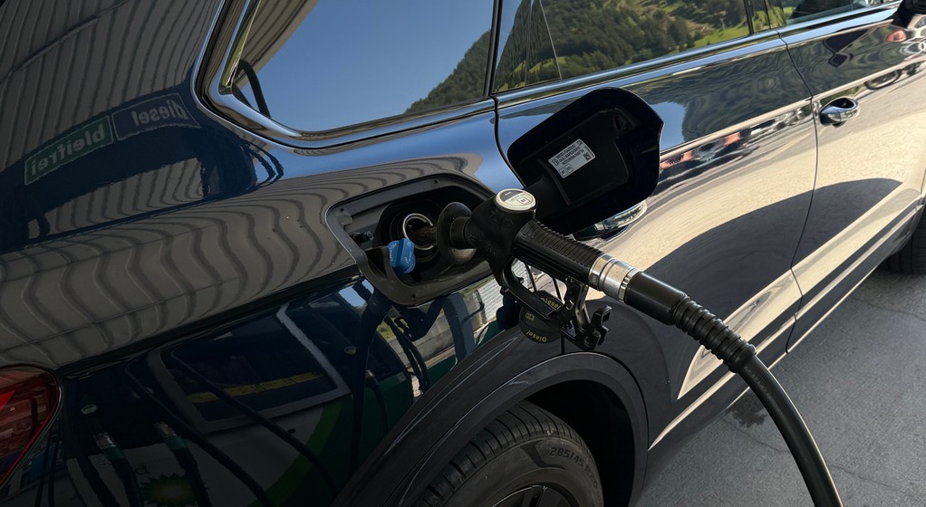 Tankowanie oleju napędowego – zdjęcie ilustracyjne