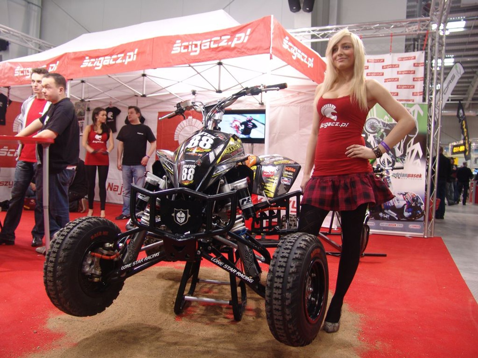 III Ogólnopolska Wystawa Motocykli i Skuterów: premiery i atrakcyjne hostessy (galeria)