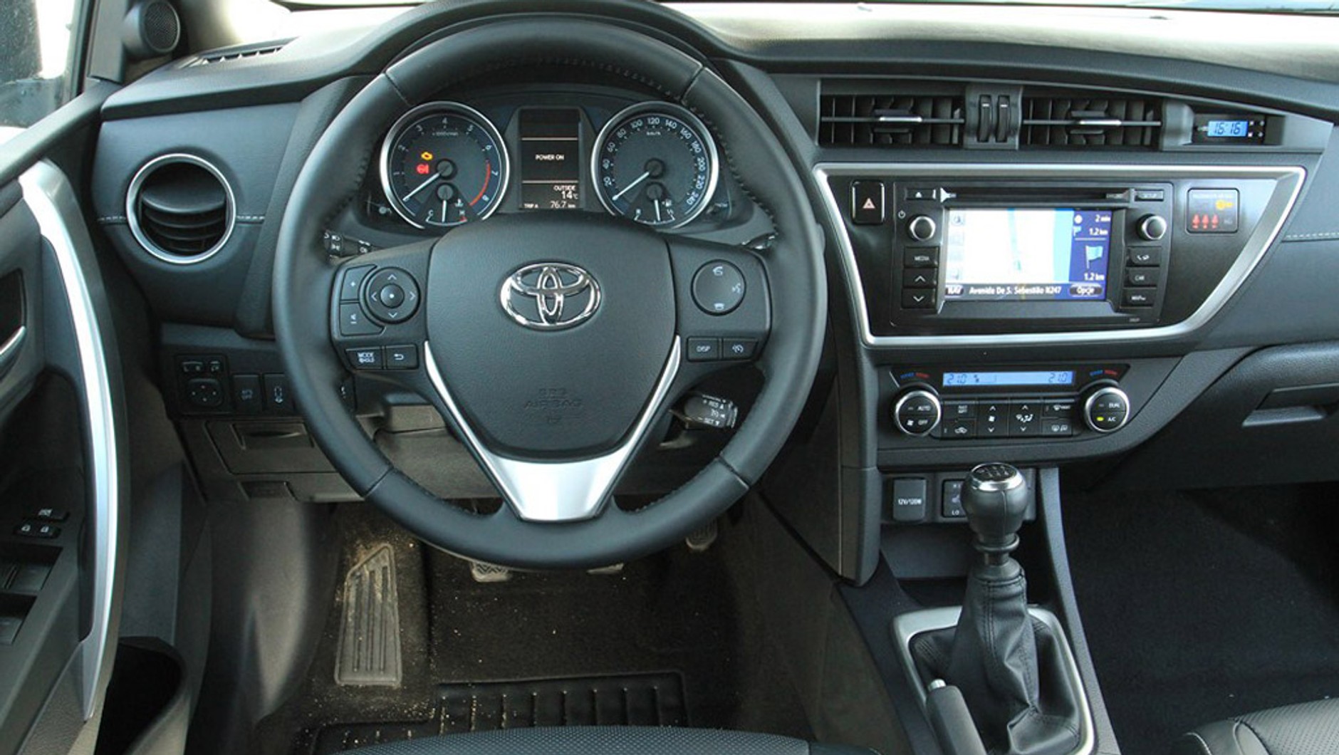 Nowa Toyota Auris: czy zagrozi Golfowi?