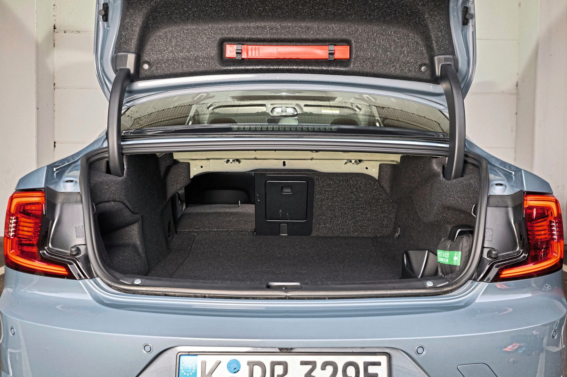 Mercedes E 400 e kontra Volvo S90 T8