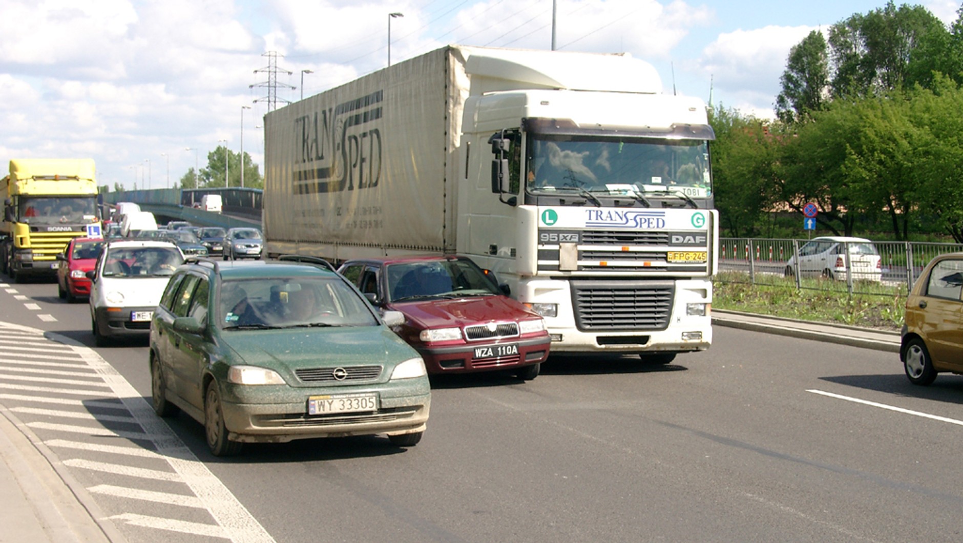 Uwaga, ciężarówka! Czyli - Duży widzi mniej!