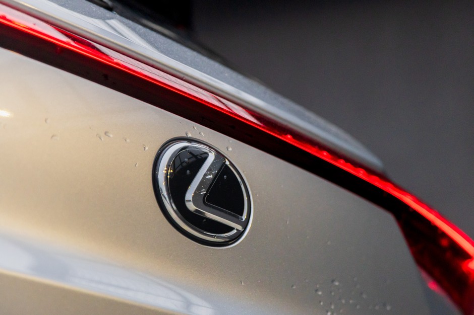 2024 Lexus UX300h