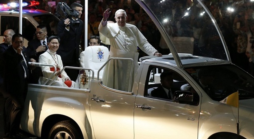 Isuzu D-Max Papamobile