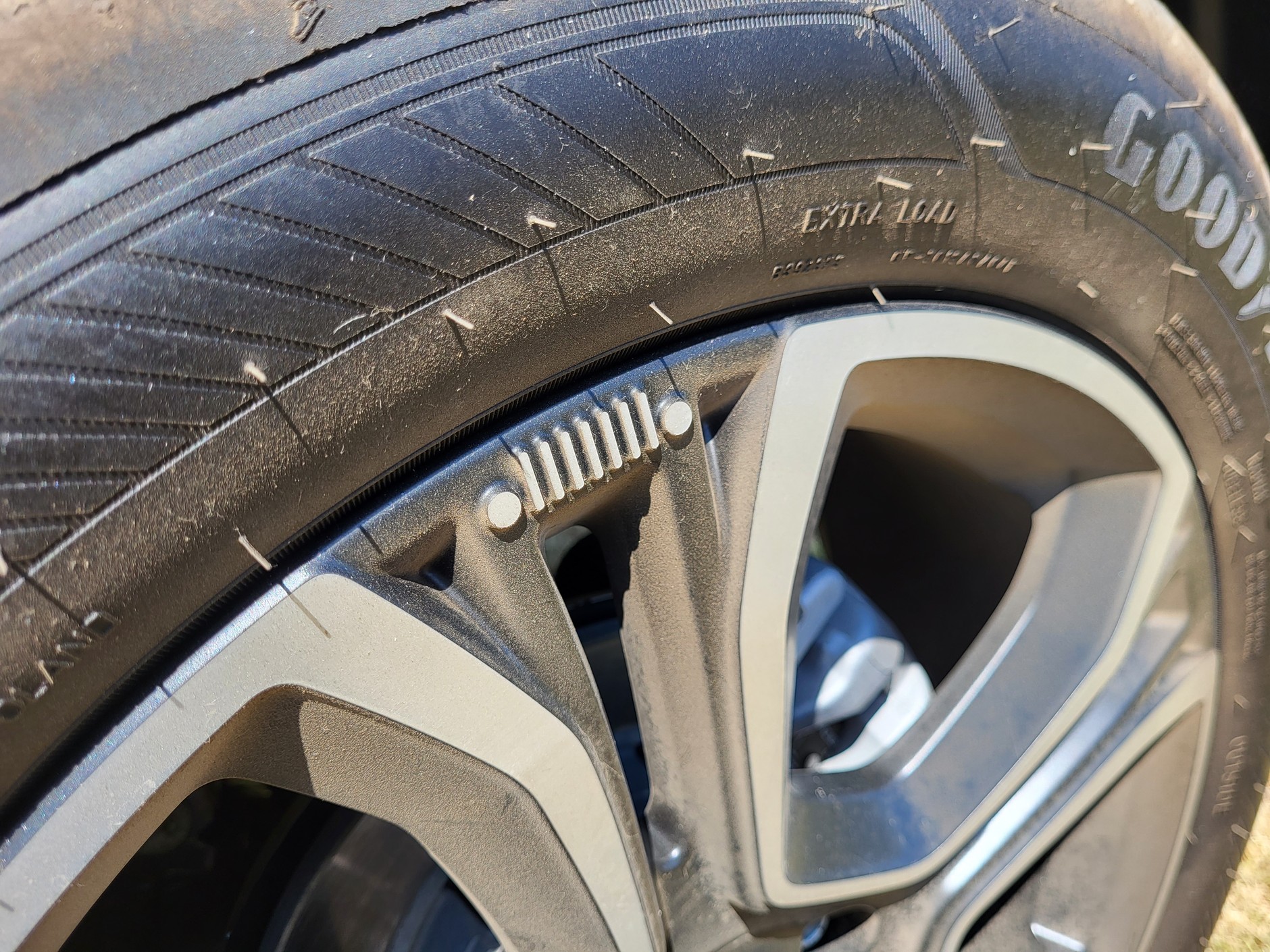 Jeepowe smaczki – w wielu miejscach ukryto detale nawiązujące do tradycji marki.