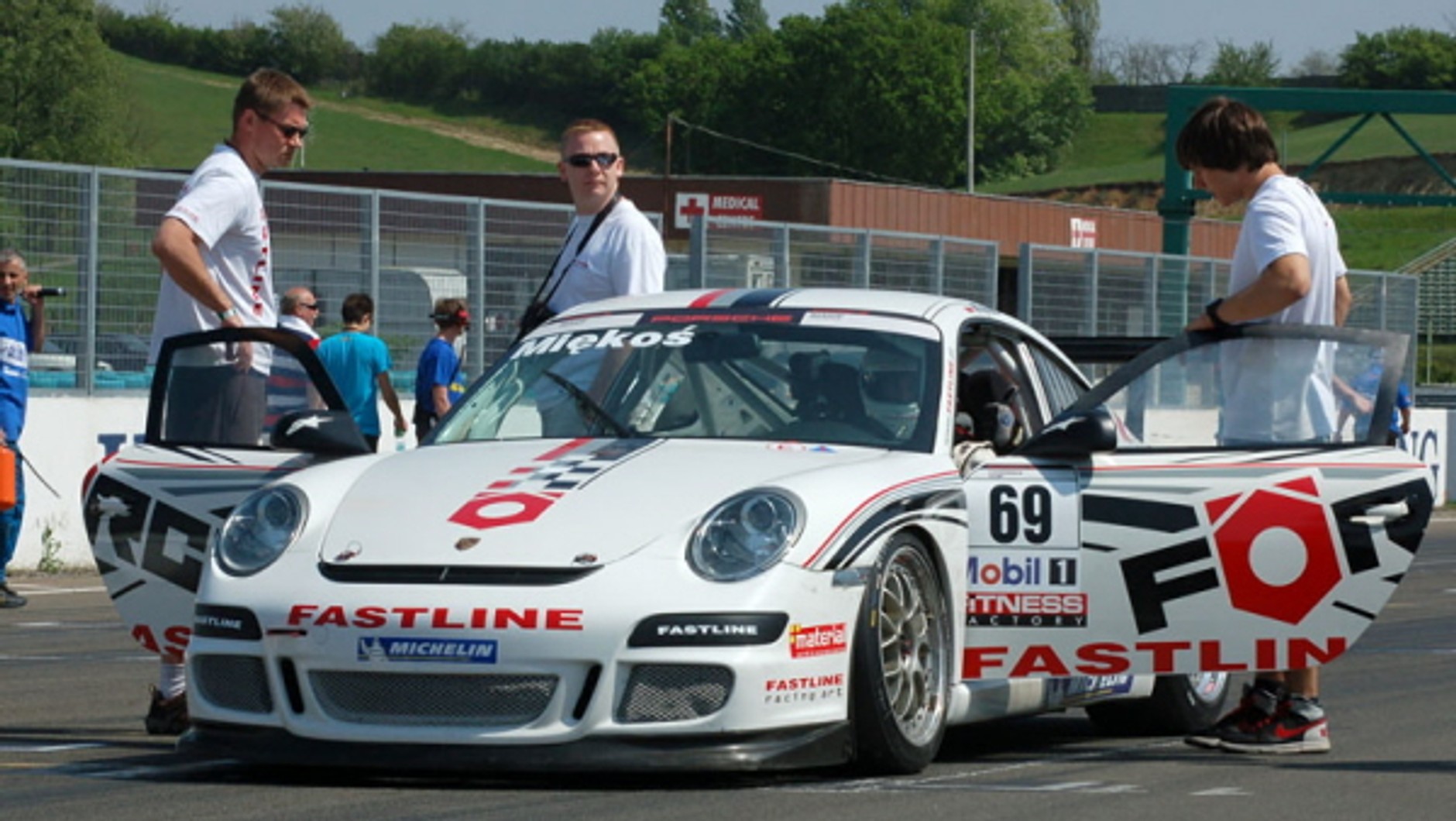 Wyścigi: mocniejszym Porsche na torze w Poznaniu