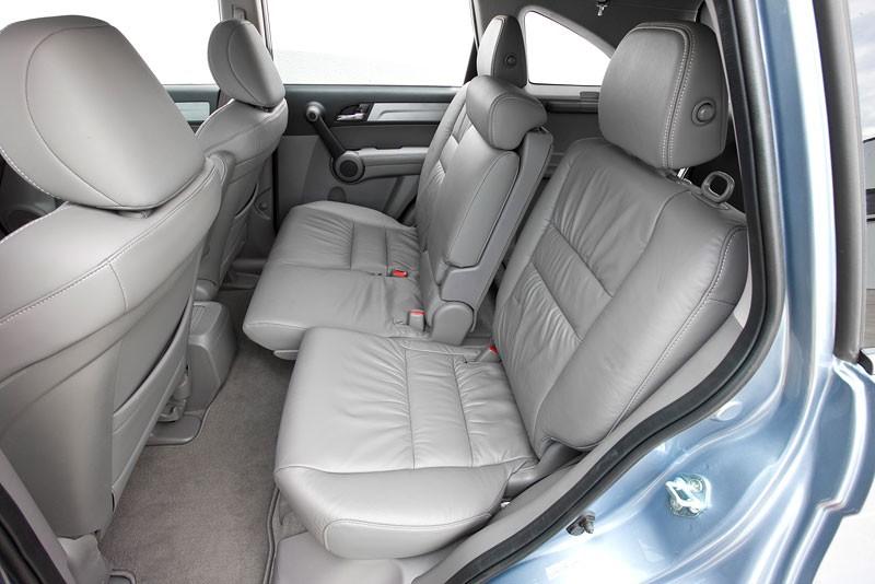 Honda CR-V: Modernizace vzhledu a nový motor 2.2 i-DTEC se samočinnou převodovkou