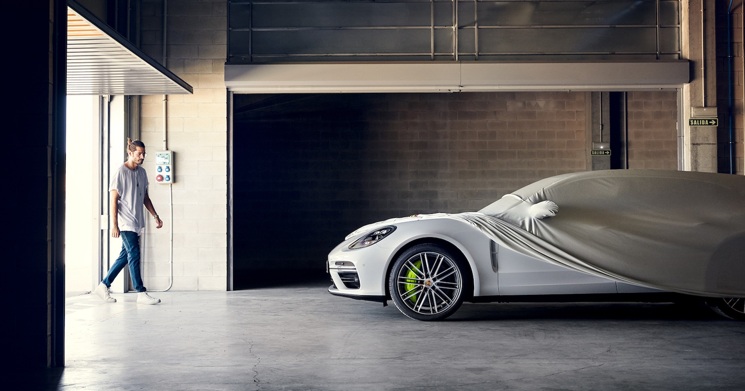 Radzimir Dębski (JIMEK) i Porsche Panamera Turbo S E-Hybrid Sport Turismo