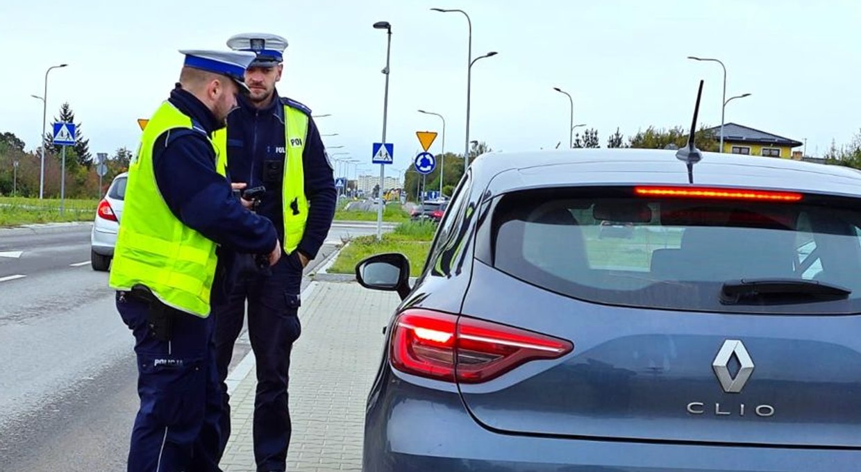 Czy podczas kontroli policjant może cię wylegitymować i od razu wlepić za to mandat 500 zł i 12 punktów? Wyjaśniamy