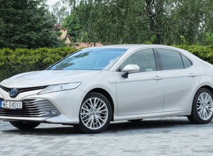 Toyota Camry 2.5 Hybrid – komfortowa i oszczędna | TEST
