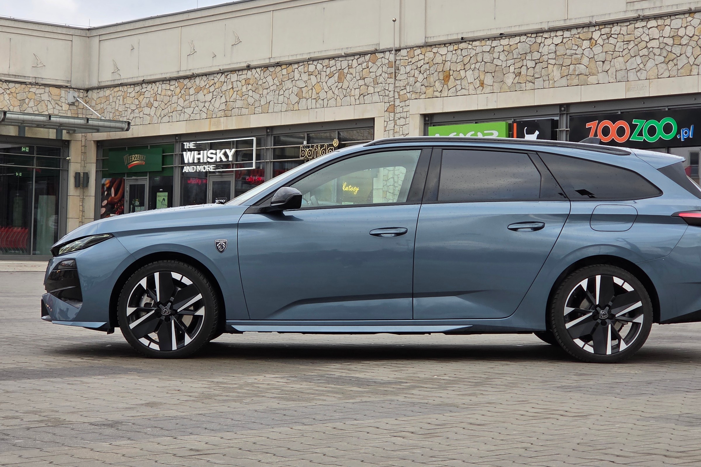 Jeździłem nowym Peugeotem 308 SW. Są aż cztery wersje napędowe. Wybrałbym najtańszą