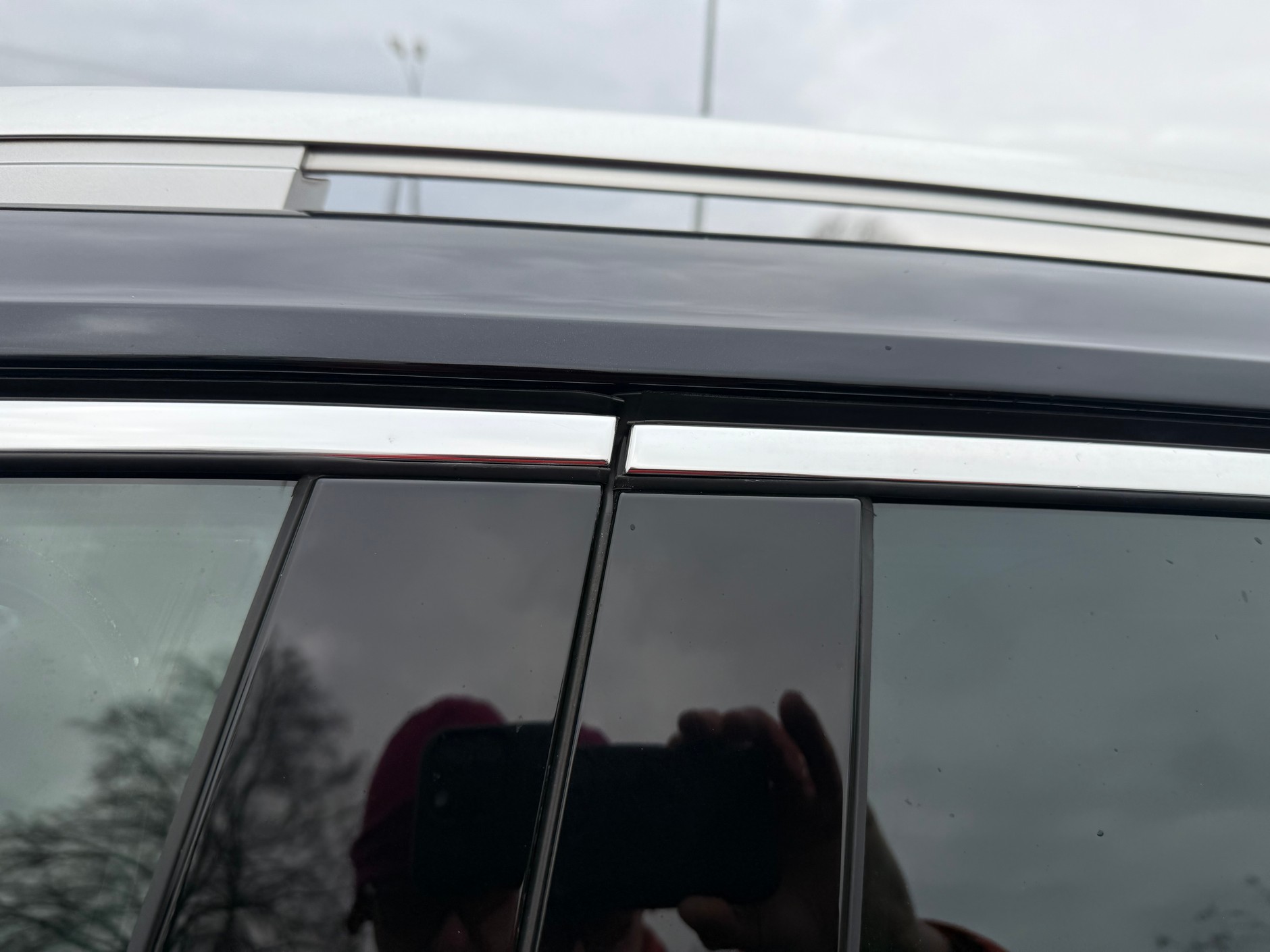 Właściwie żadne listwy nadwozia tego samochodu nie spotykają się ładnie