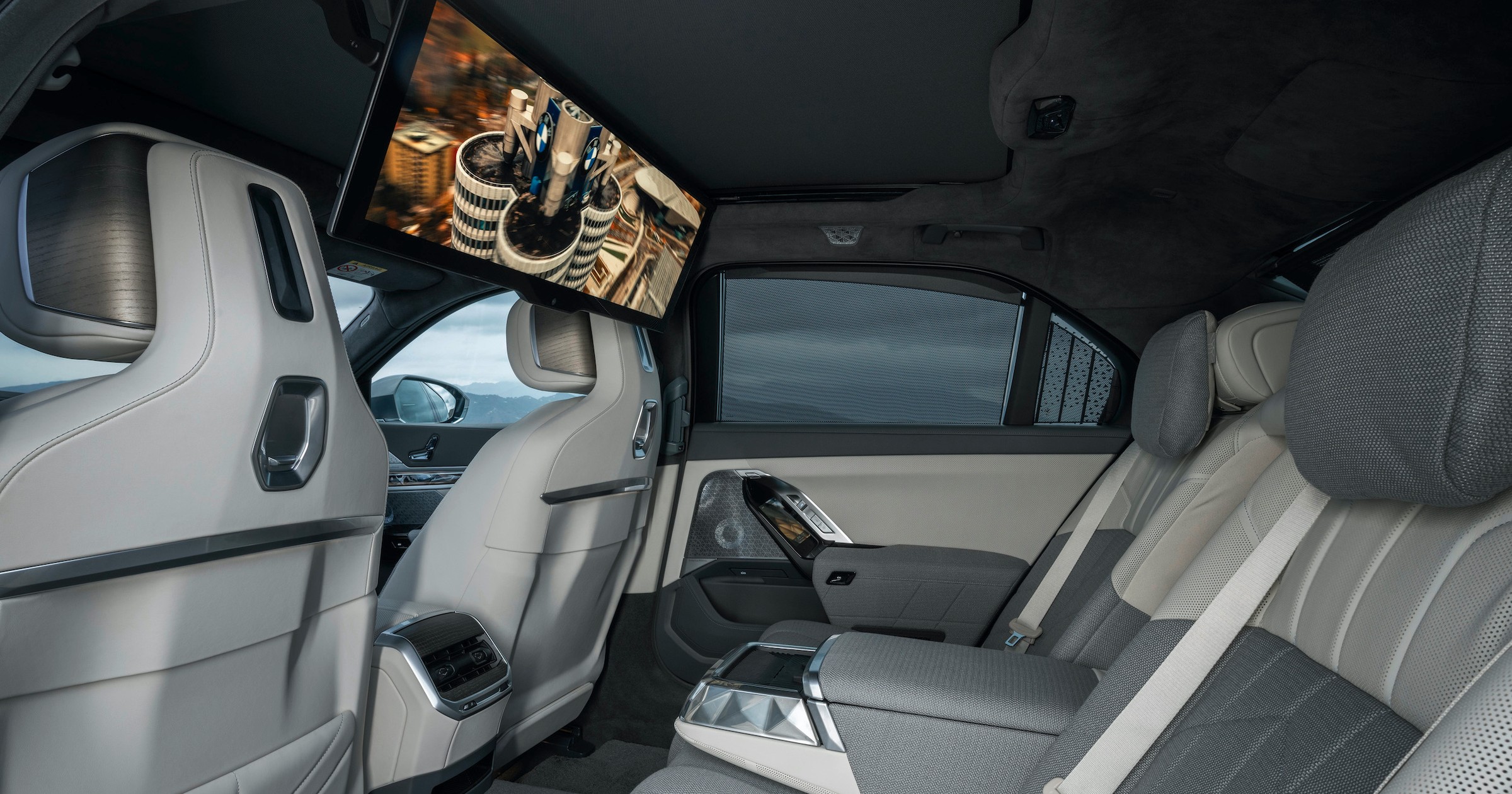 BMW i7
