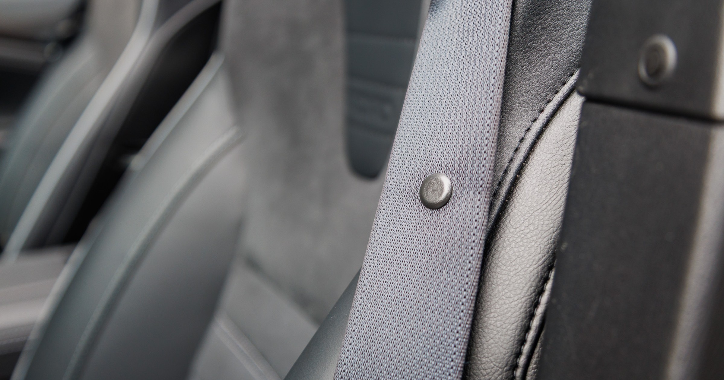 Guzik na pasie bezpieczeństwa