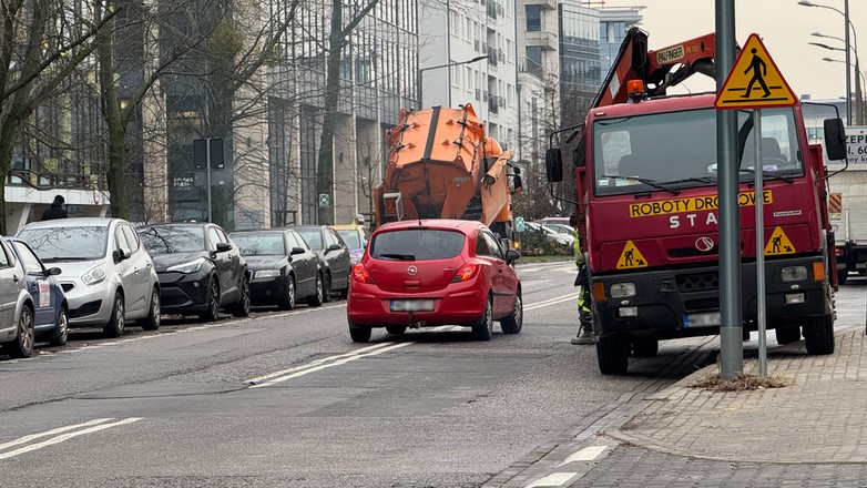 Omijanie pojazdu na linii ciągłej