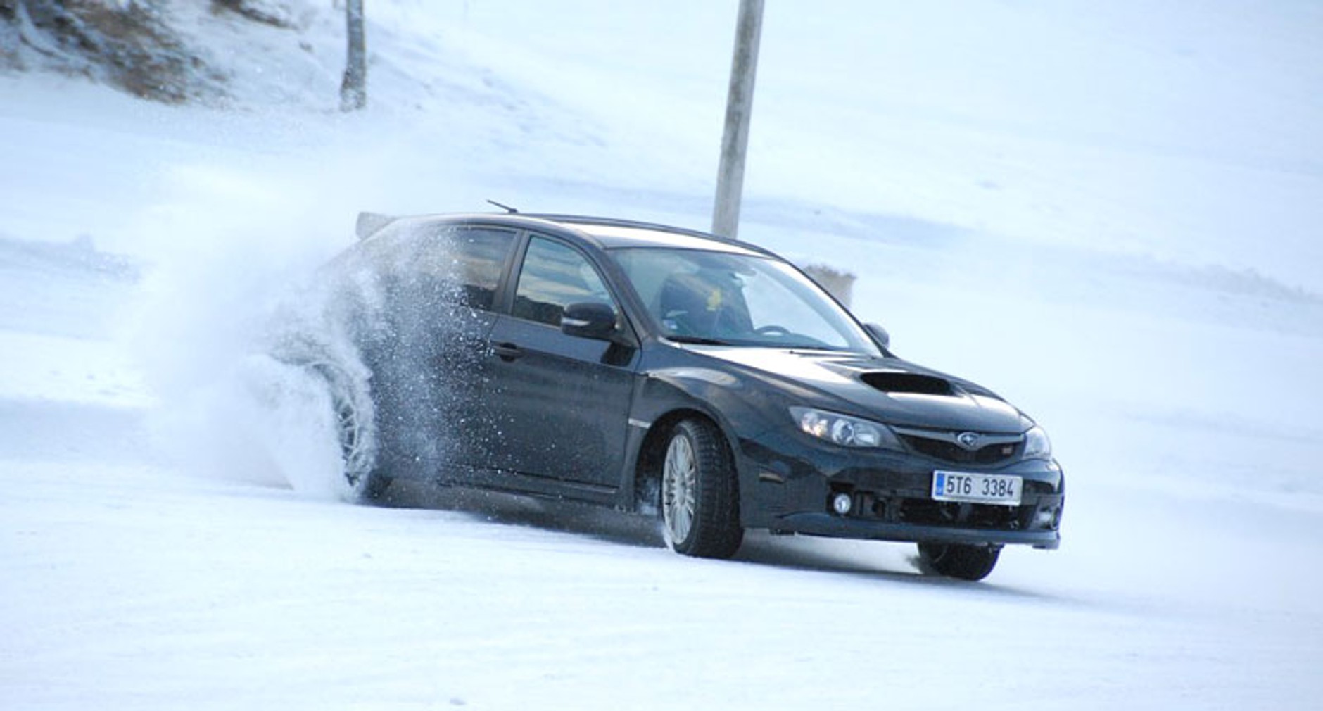 Tylko u nas: zimowe szaleństwo w supersamochodach