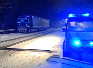 Zima zaskoczyła kierowcę, więc on zaskoczył inspektorów ITD. Nie dali się zwieść