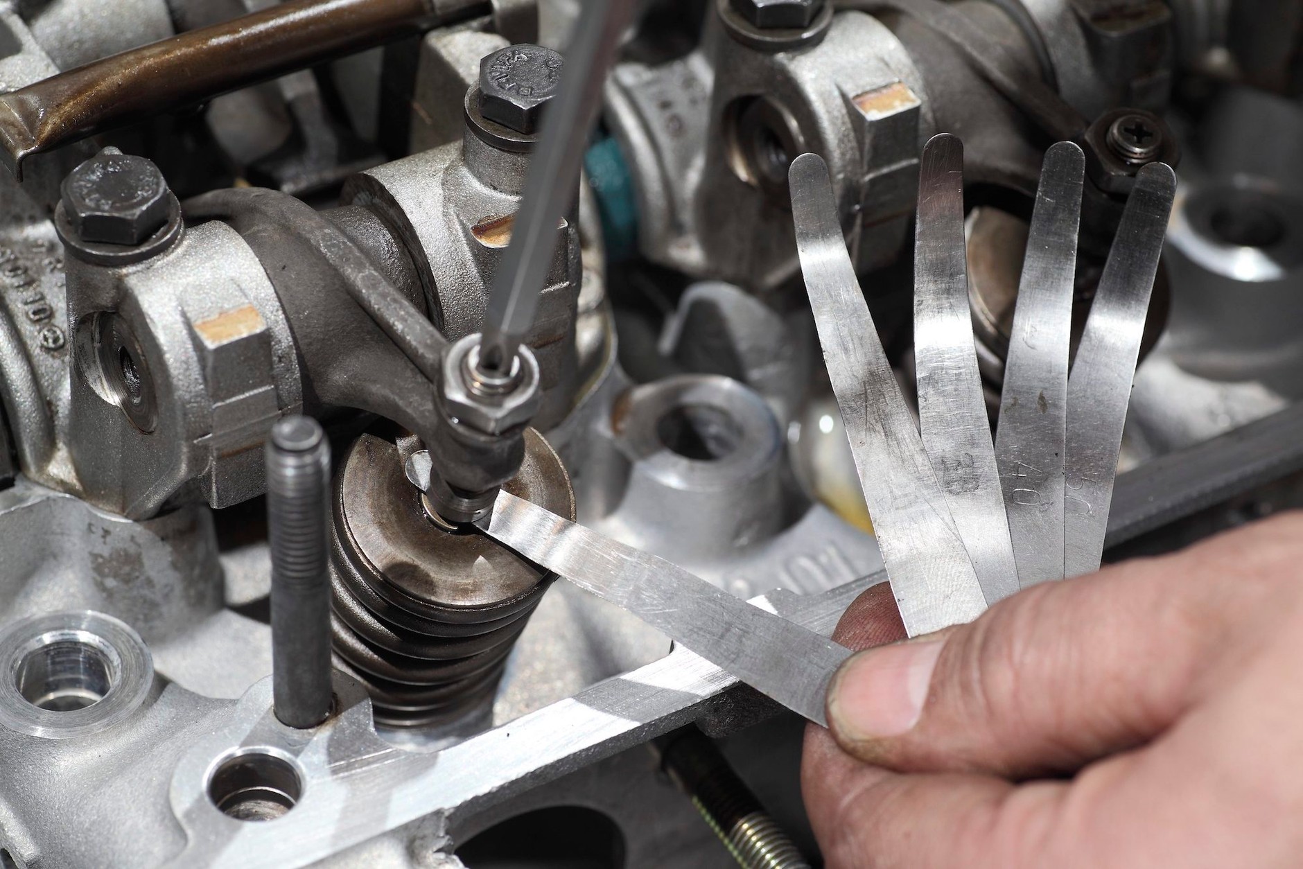 Kontrola i regulacja luzów zaworowych