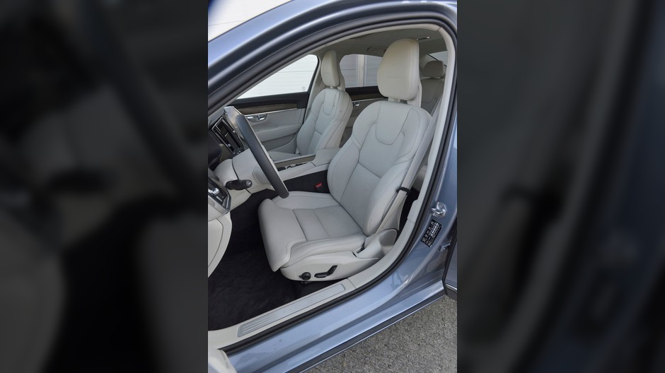 Volvo S90 D4
