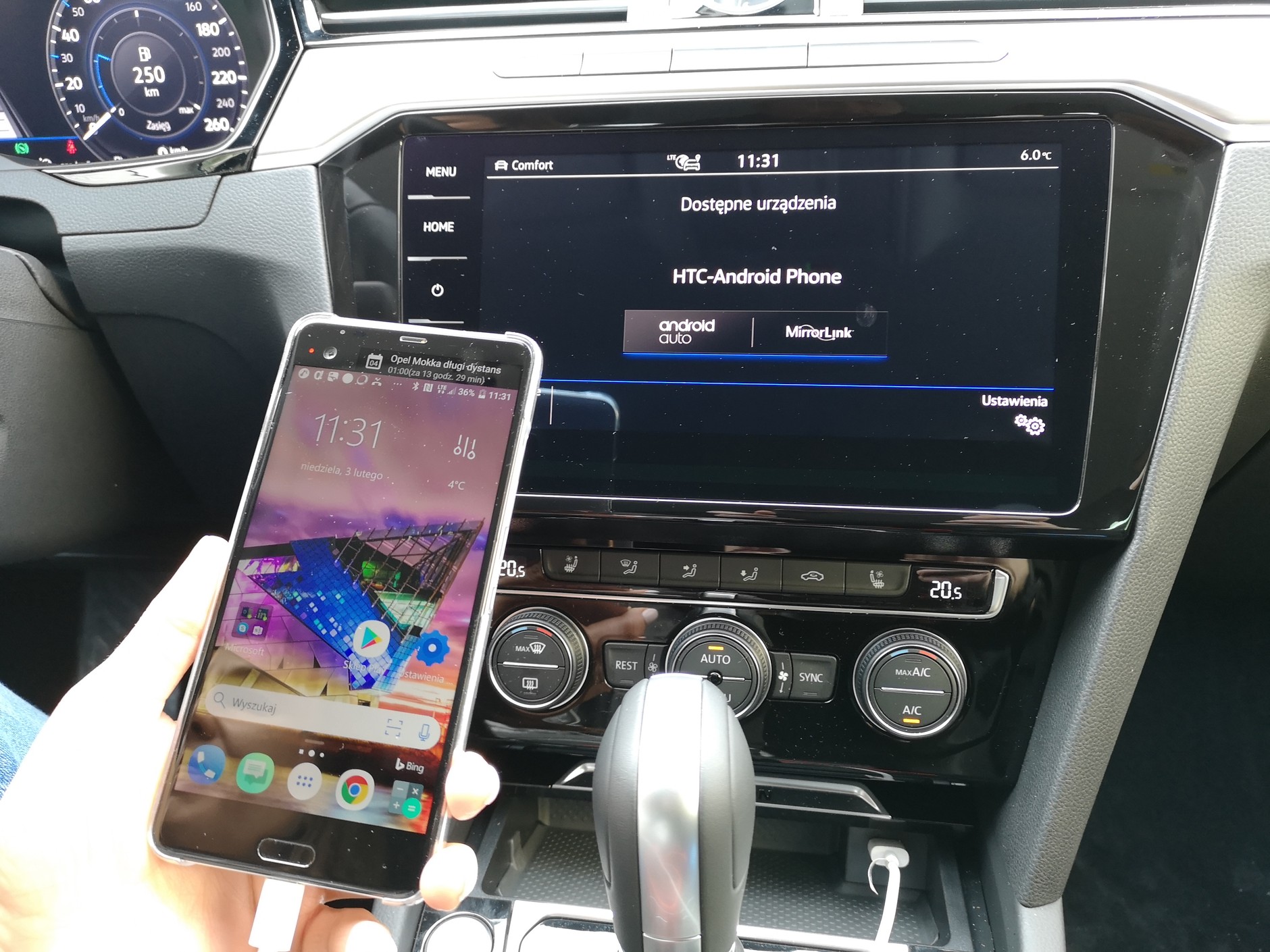 Volkswagen Passat z Car-Net i App Connect