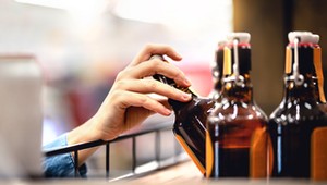 Będzie zakaz sprzedaży alkoholu na stacjach paliw. Padła data