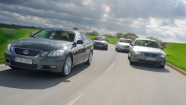 Prestiżowe auto nie musi być drogie! Luksusowe modele w cenie od 15 000 zł