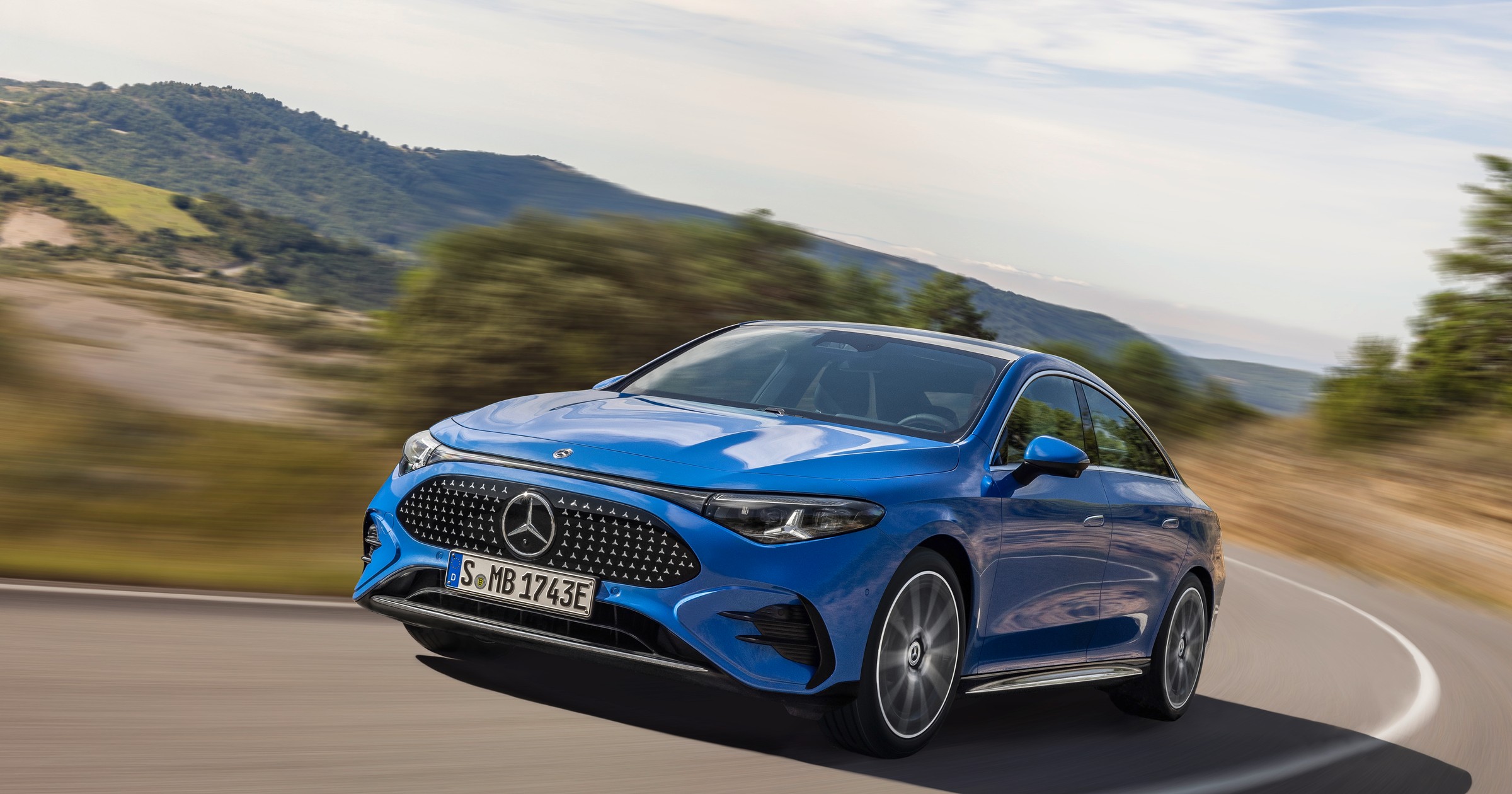 Mercedes CLA – wersja hybrydowa najnowszej generacji modelu ma silnik produkowany w Chinach przez Geely