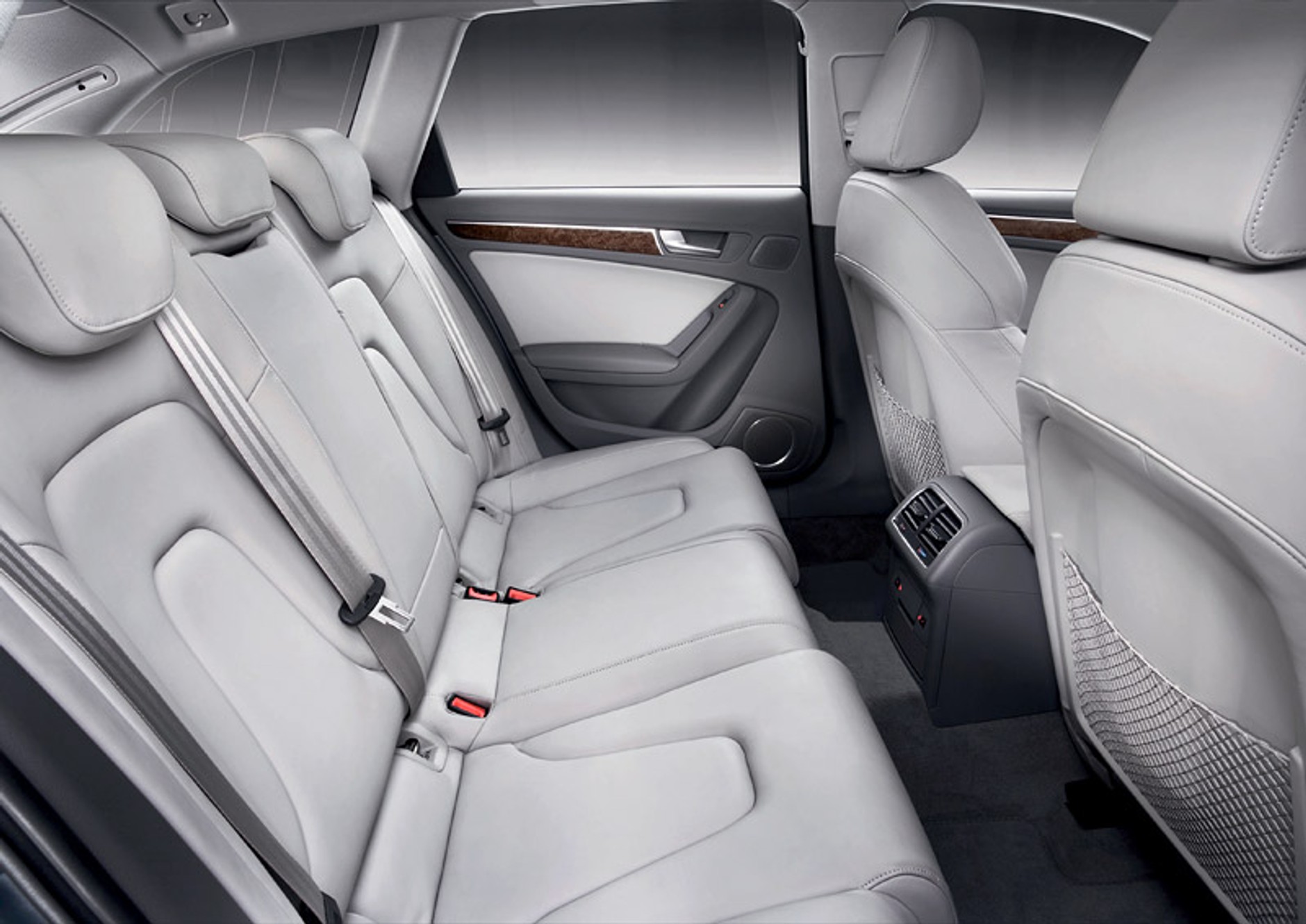 Genewa 2008: Audi A4 Avant – elegancja w parze z przestronnością (nowe zdjęcia)