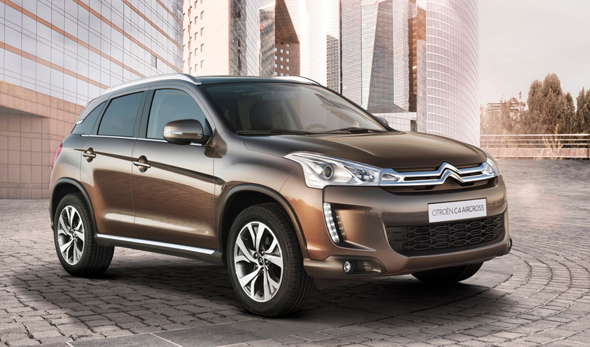 4008 i 3008 HYbrid4: terenowe nowości koncernu PSA