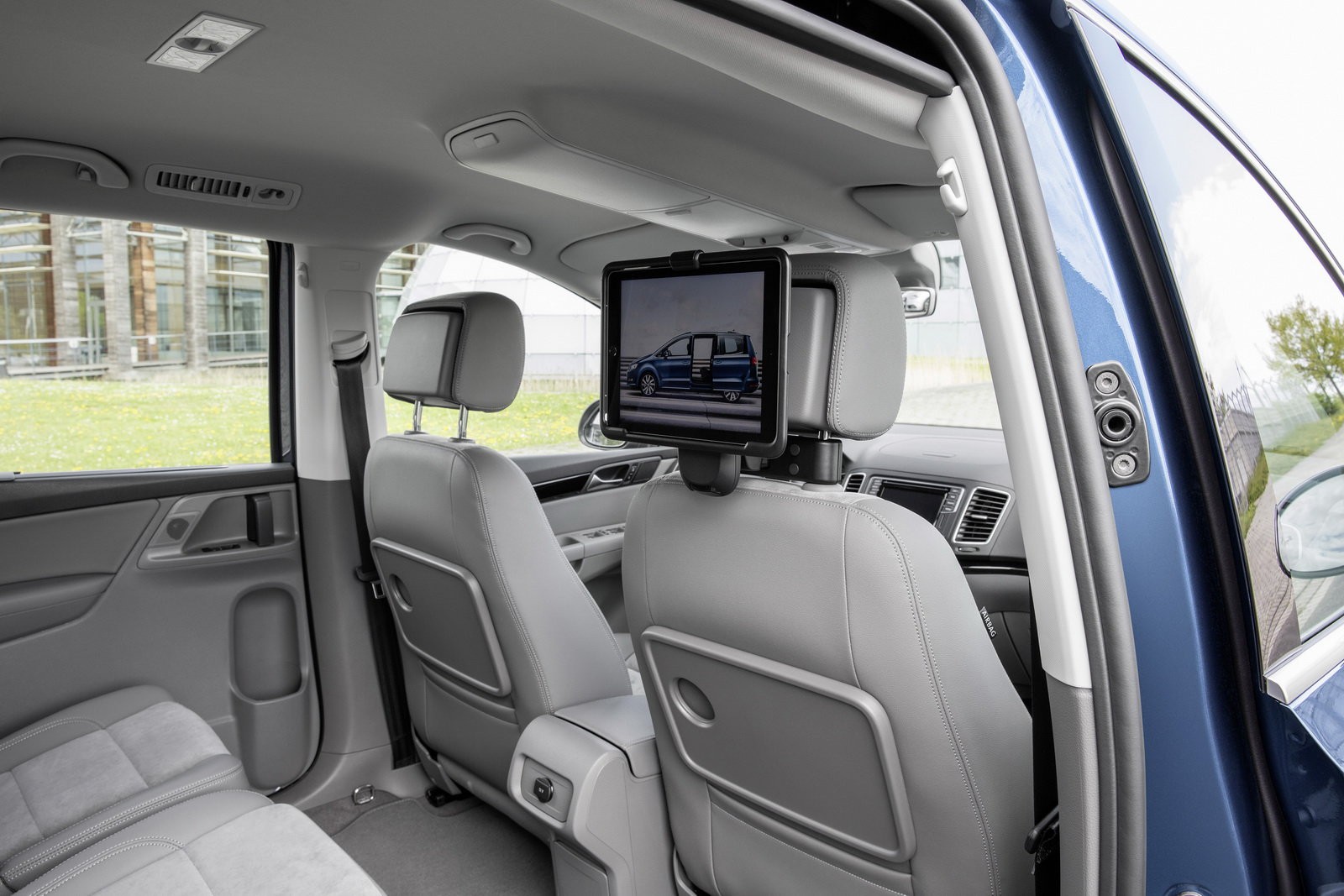 Odmłodzony Volkswagen Sharan od lipca w sprzedaży