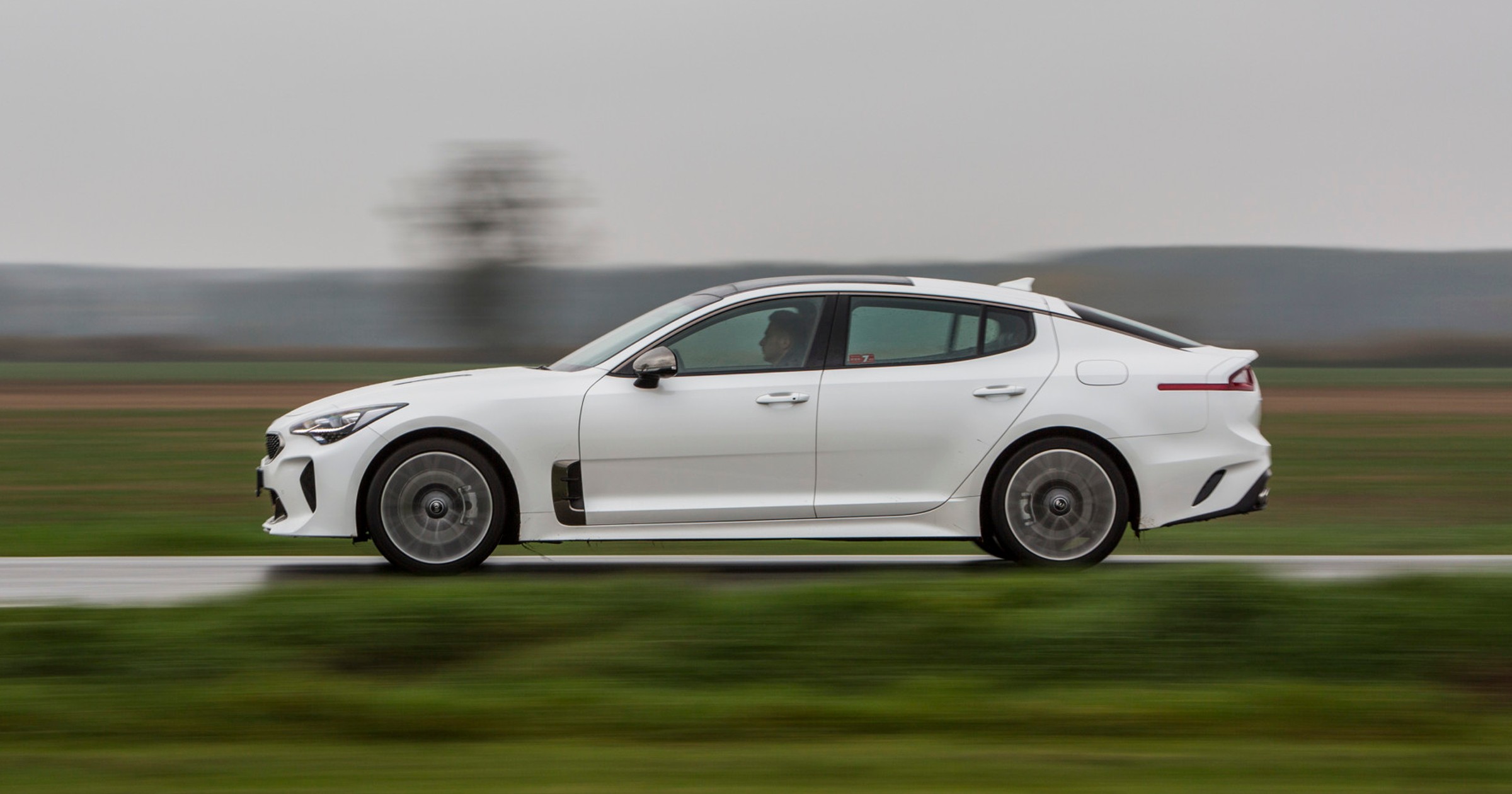 Kia Stinger - zdjęcie poglądowe