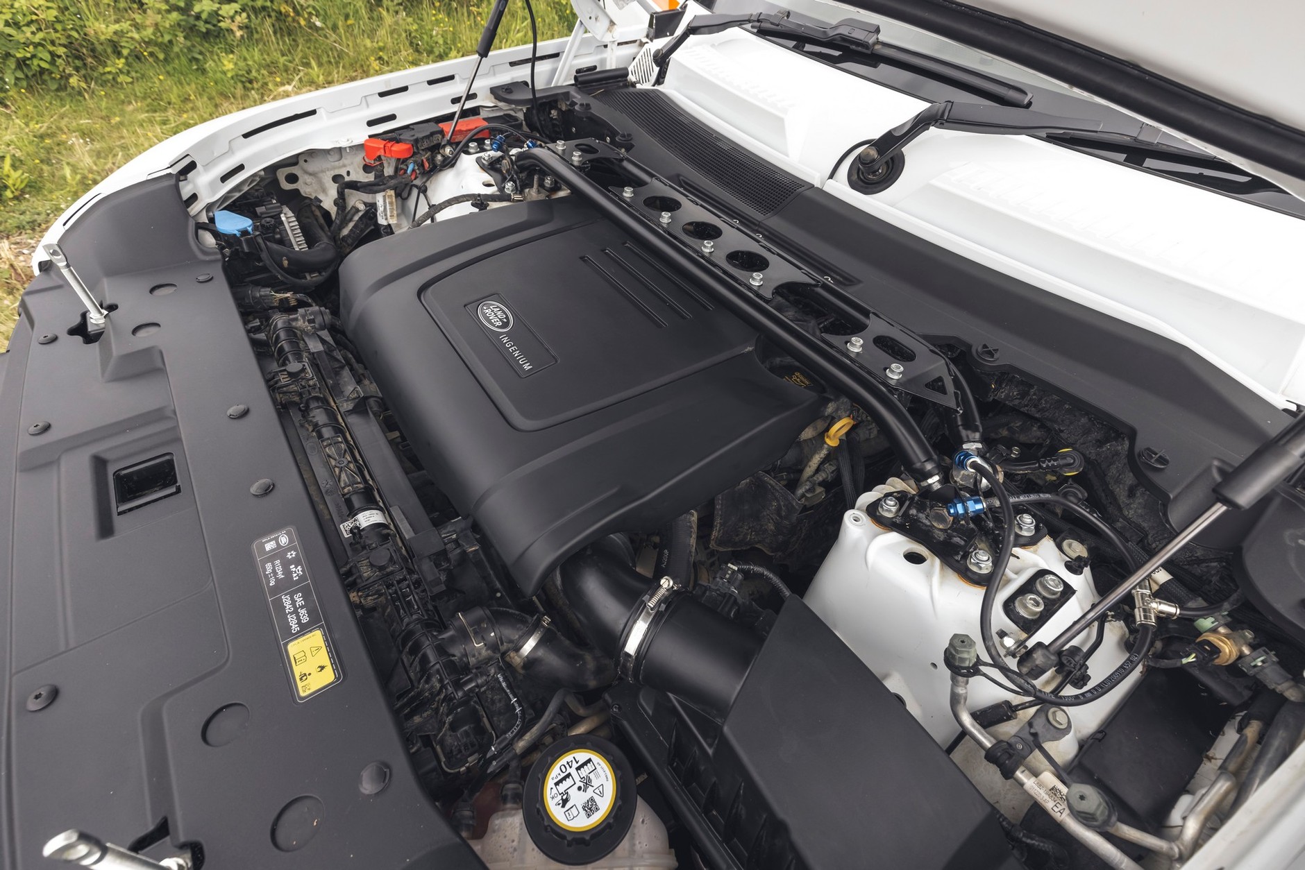 Rajdowy Land Rover Defender 90 od Bowlera