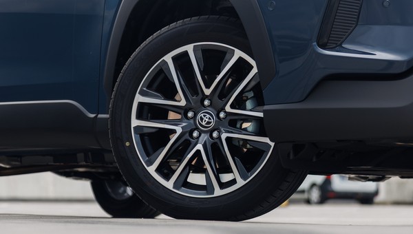 Toyota Corolla Cross Executive 2.0 Hybrid Dynamic Force 178 KM AWD-i e-CVT