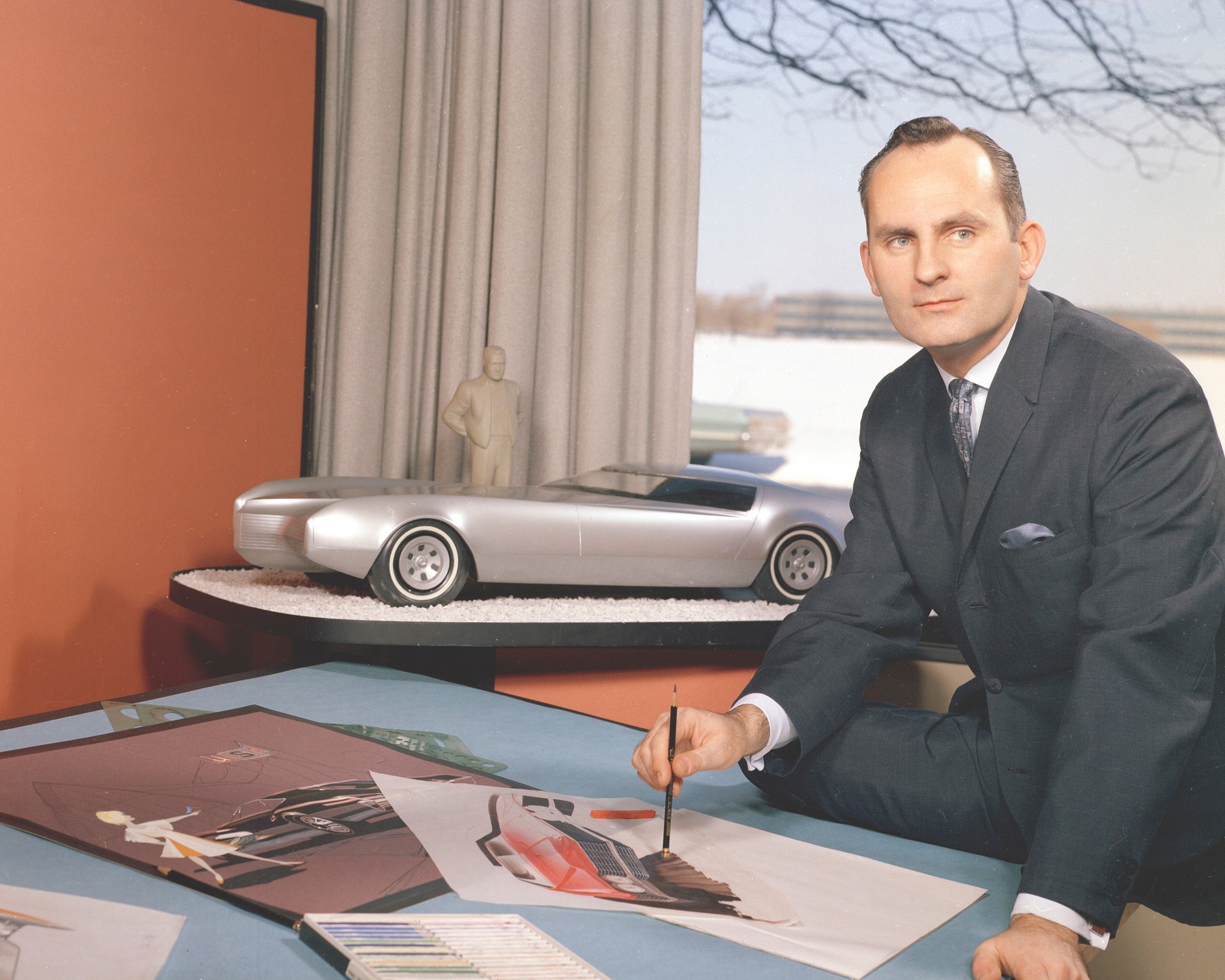 Charles M. Jordan Szef designu (1967-70). Jego projekt Rekorda D wyznaczył język stylistyczny Opla na wiele następnych lat.