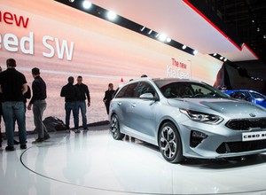 KIA Ceed z podwójnym subwooferem JBL. Pierwszy test