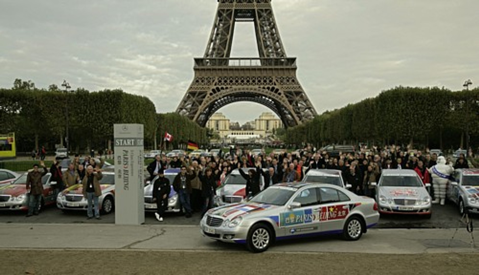 Uczestnicy rajdu Paryż - Pekin w Warszawie