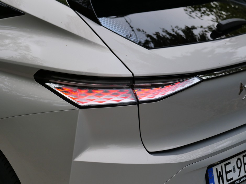 DS4 Pallas hybrid