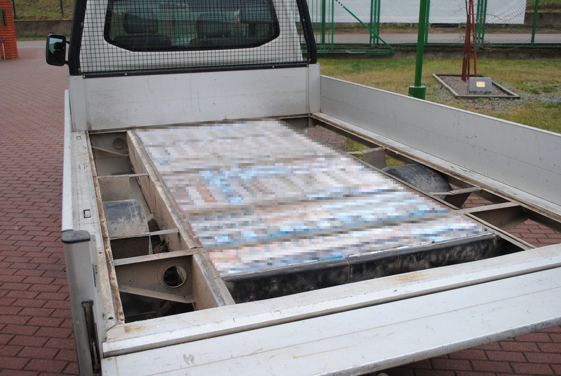 Papierosowa kontrabanda na pace