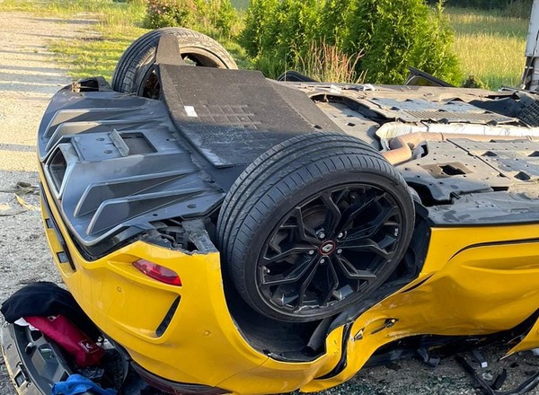 Kolejne żółte Renault Megane dachowało. Trzej młodzi mężczyźni zginęli na miejscu