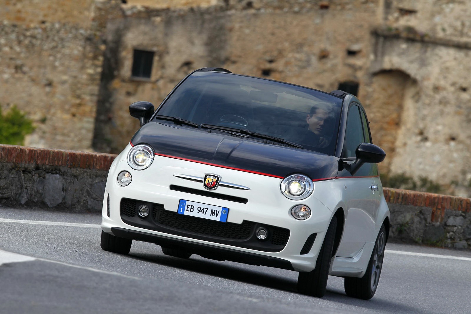 Abarth 500C za kilka dni wjedzie do salonów
