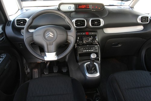 Citroen C3 Picasso kontra Skoda Roomster - Nie szata zdobi, ale...