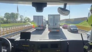 Strażacy nie mogli dotrzeć do wypadku na S8. Skandaliczne zachowanie kierowców [WIDEO]