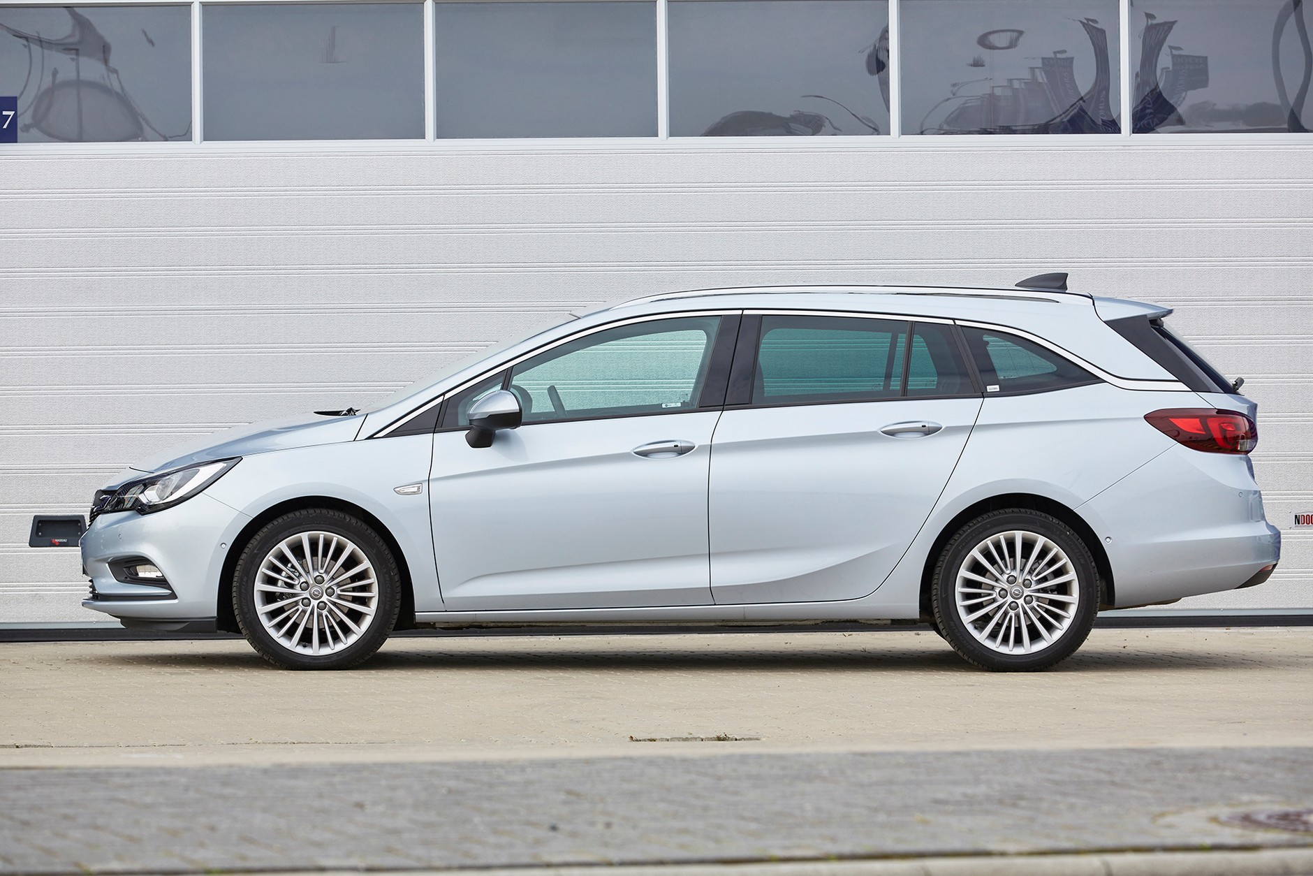 Opel Astra Sports Tourer 1.4T - cena 91 900 zł